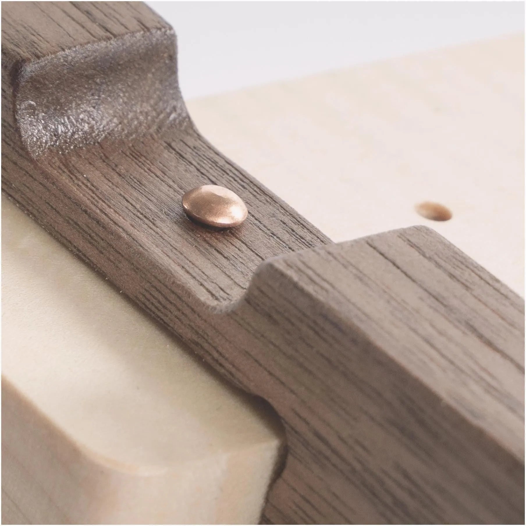 Adjustable stand in solid walnut and maple