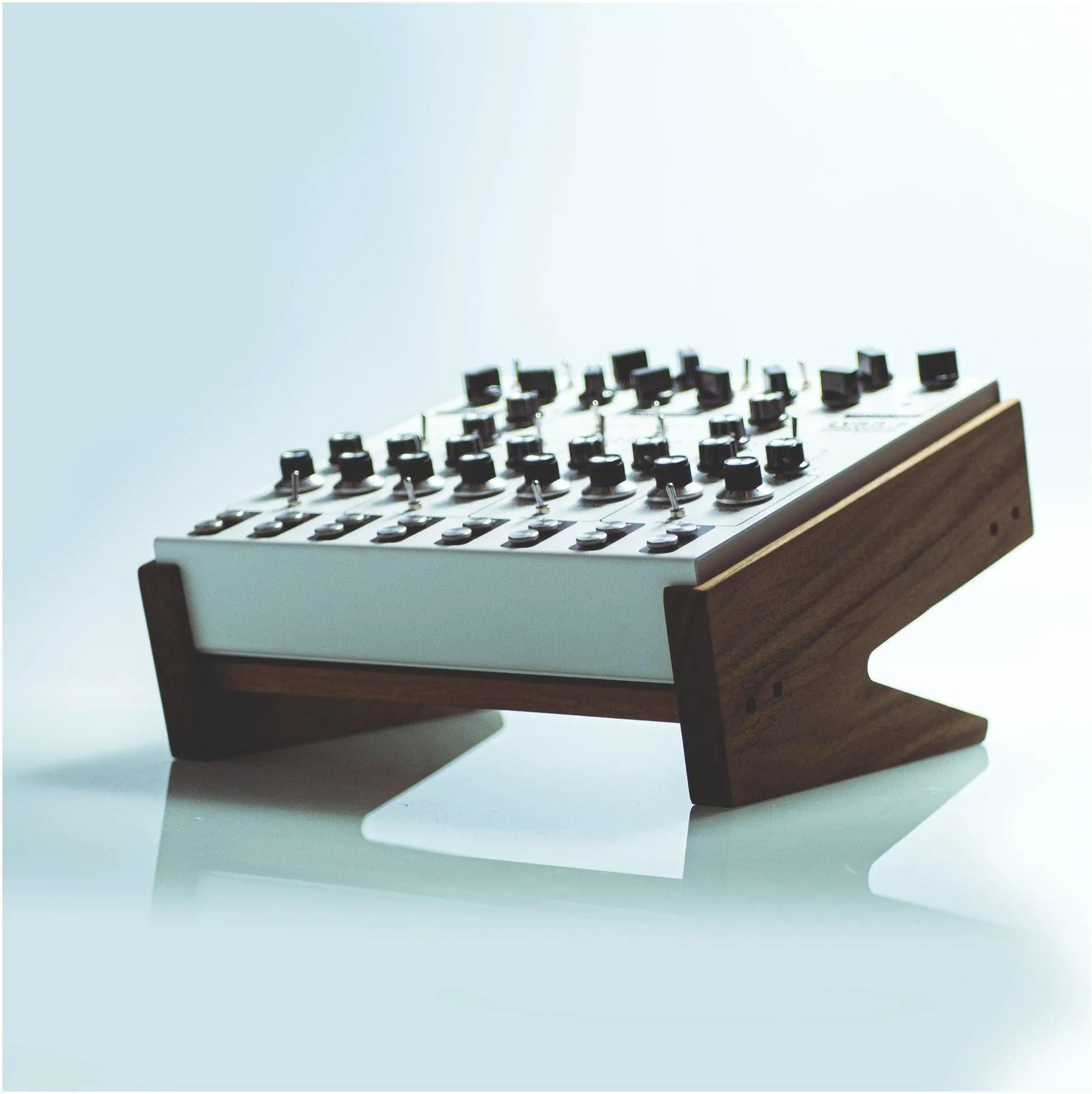 Stand for Lyra8 (Decksaver Compatible)