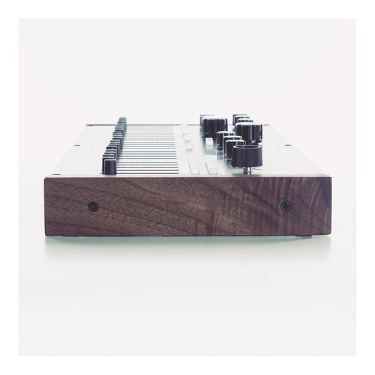 Dreadbox Artemis cheeks handmade in solid walnut | Ideal upgrade for character and natural beauty to your synthesizer