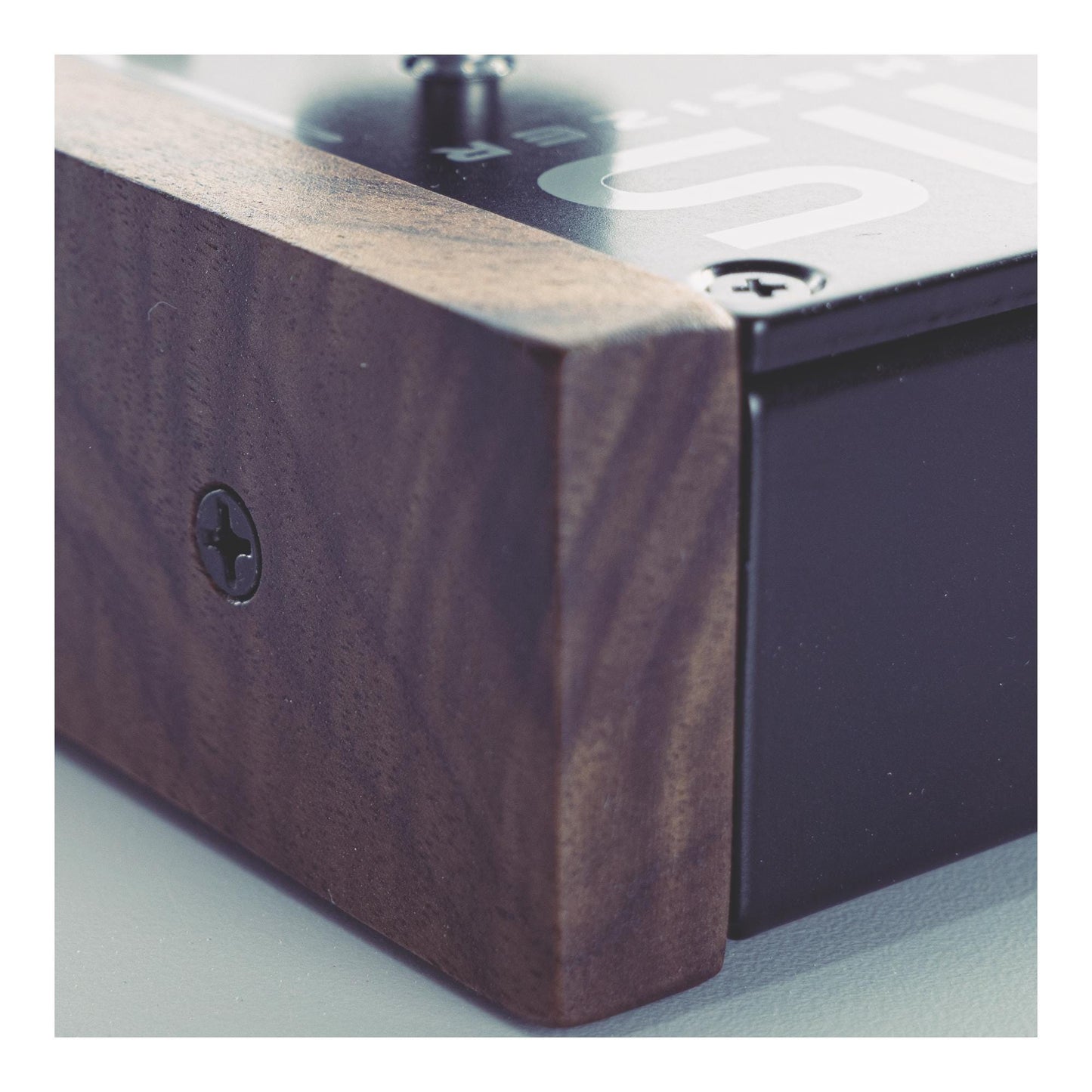Dreadbox Artemis cheeks handmade in solid walnut | Ideal upgrade for character and natural beauty to your synthesizer